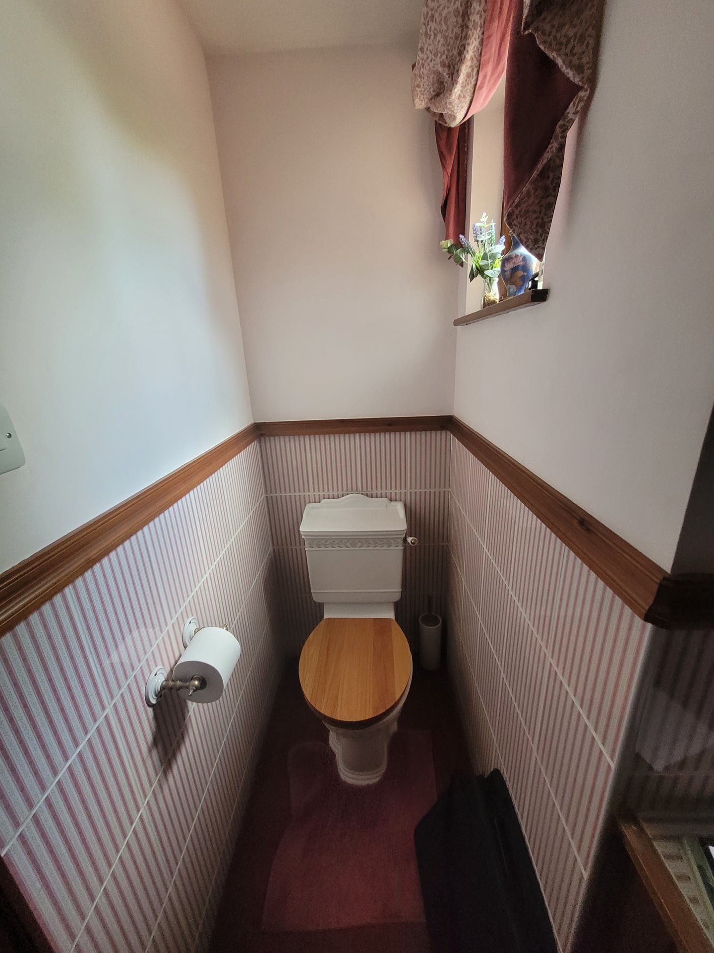 Dated 1990s downstairs toilet with pink striped tile and red carpet, before renovation