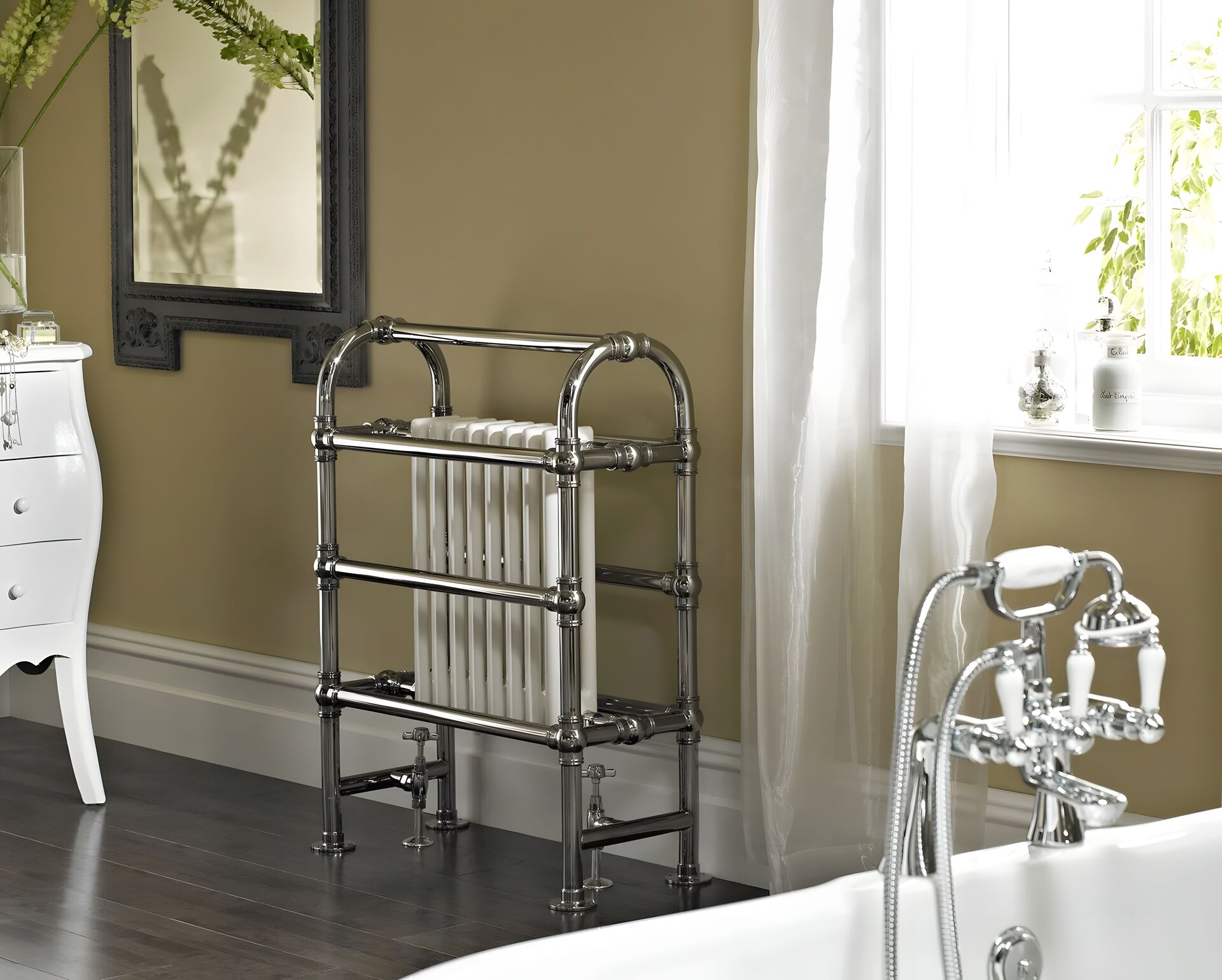 Vogue Baroque radiator beside a bath in a traditional bathroom