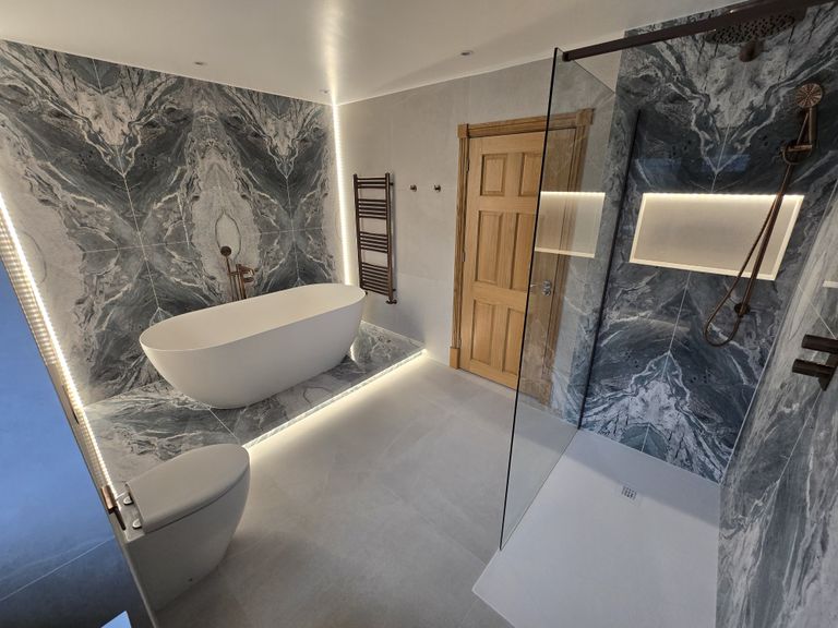 Family-friendly fixtures including walk-in shower and bath zones