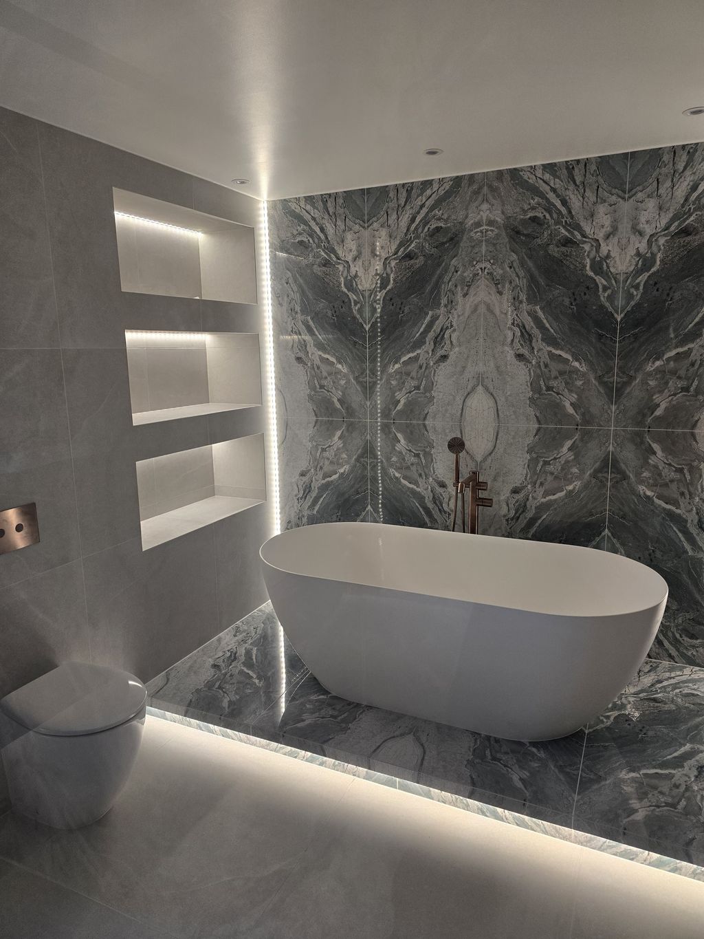 Mitred tile edges with LED underlit bath platform — Bradwell CM77