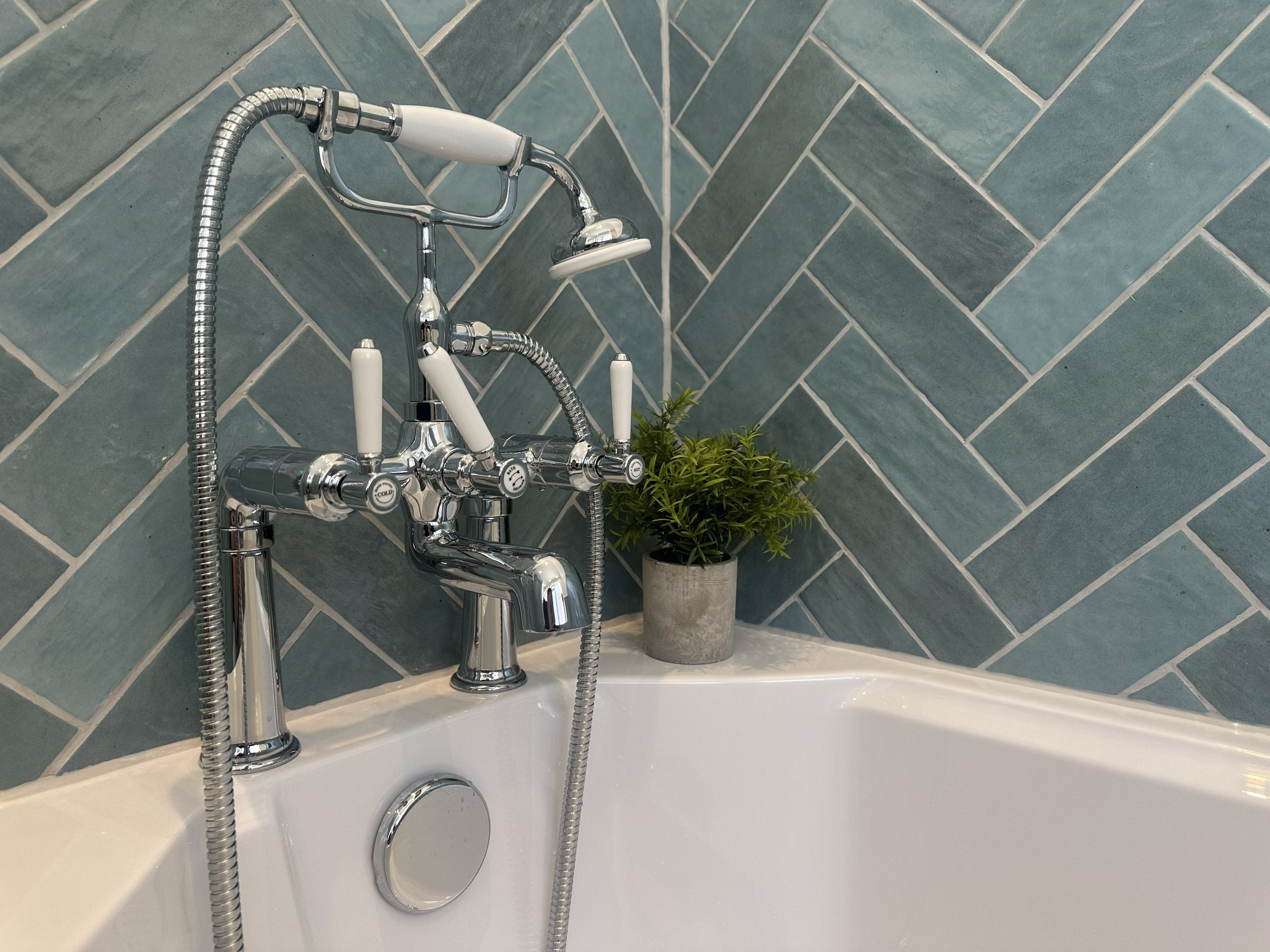 Double fixture family bathroom with vanity unit Brentwood CM13 by Bowmans