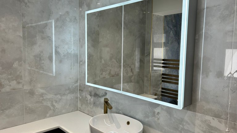 Roper Rhodes Presence mirrored cabinet with cool white LED lighting Brentwood CM13 luxury bathroom
