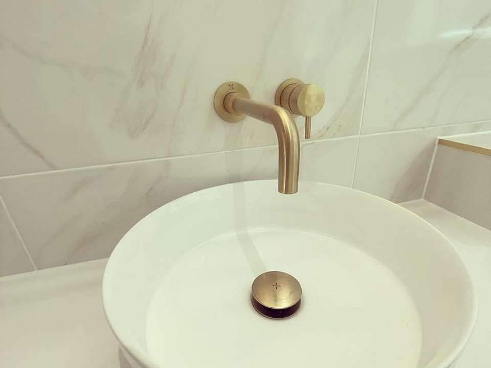 Crosswater MPRO wall-mounted basin mixer over vessel basin Great Baddow CM2