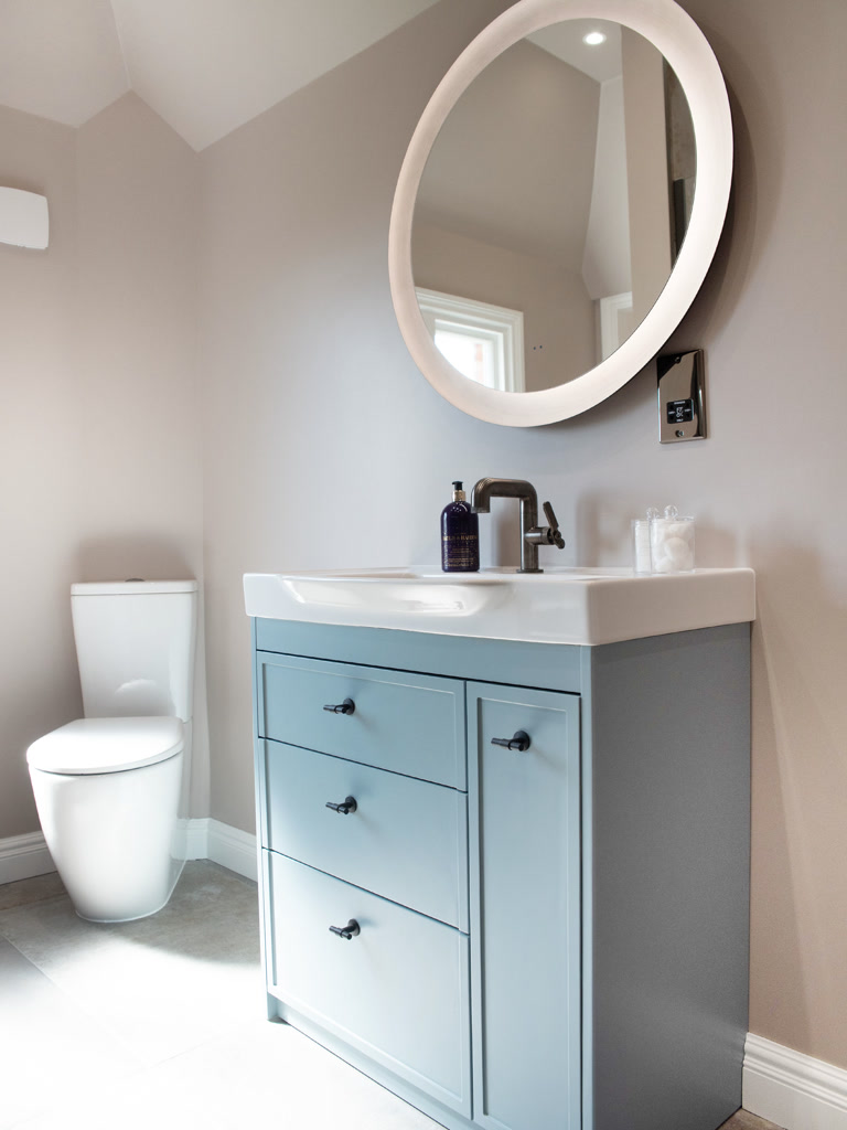 Roper Rhodes Concierge vanity in Great Saling CM7 guest ensuite