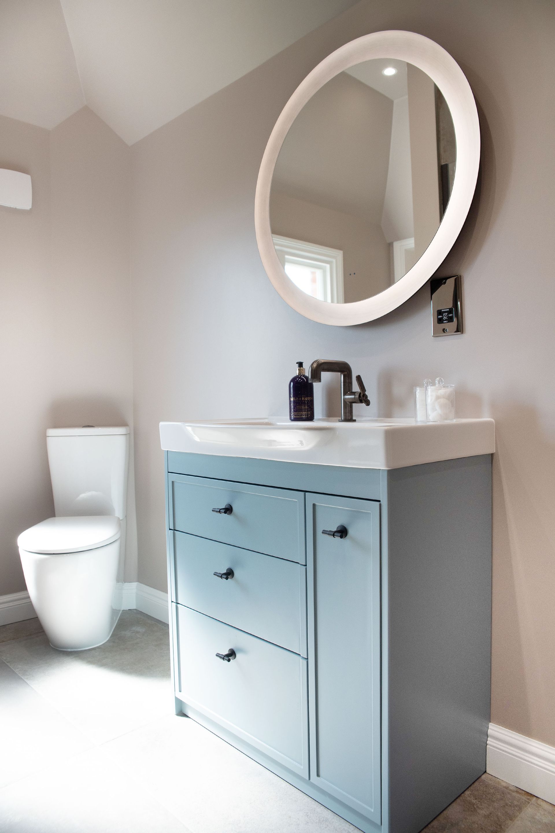 HiB Vaida 80 LED mirror above Roper Rhodes Concierge vanity in Coniston Blue with Toledo black handles Great Saling CM7