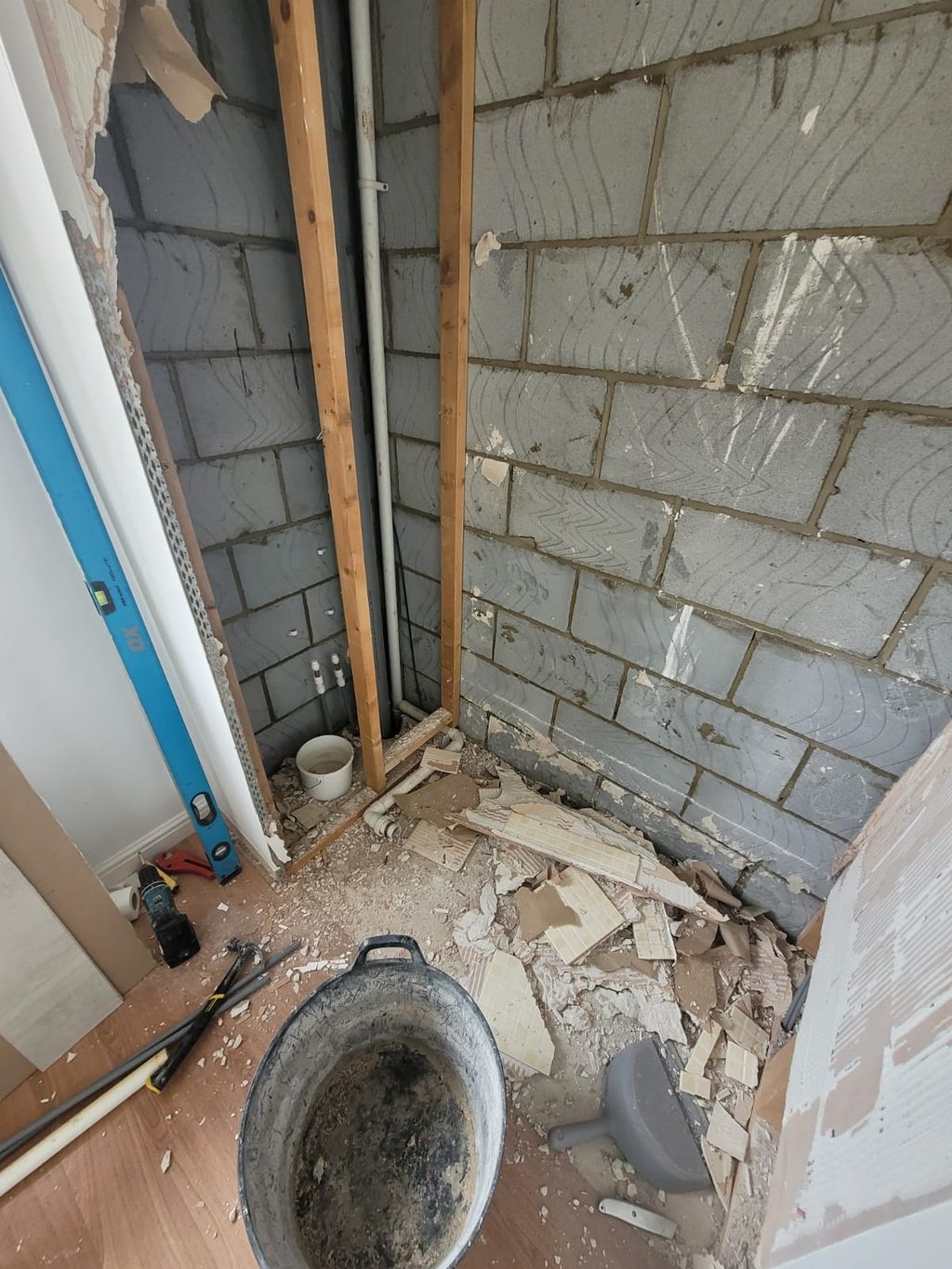 Original ensuite space overview before renovation Highwoods CO4