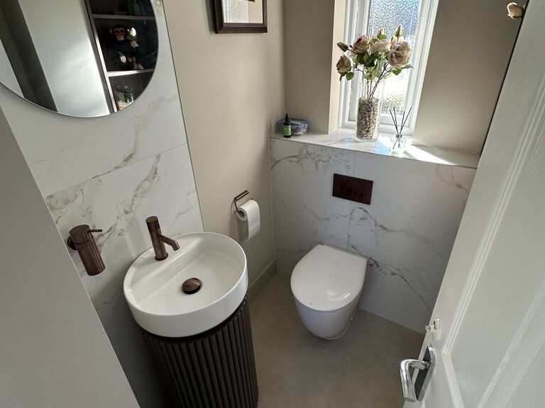 Kelvedon CO5 luxury cloakroom with fluted basin unit and marble-look panels